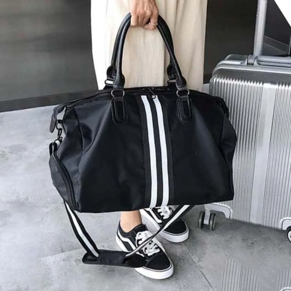 Patchwork Stripe กระเป๋ากีฬาความจุขนาดใหญ่ไนลอนตําแหน่งรองเท้าอิสระ Stripe Carry On Travel Duffle Bag อเนกประสงค์