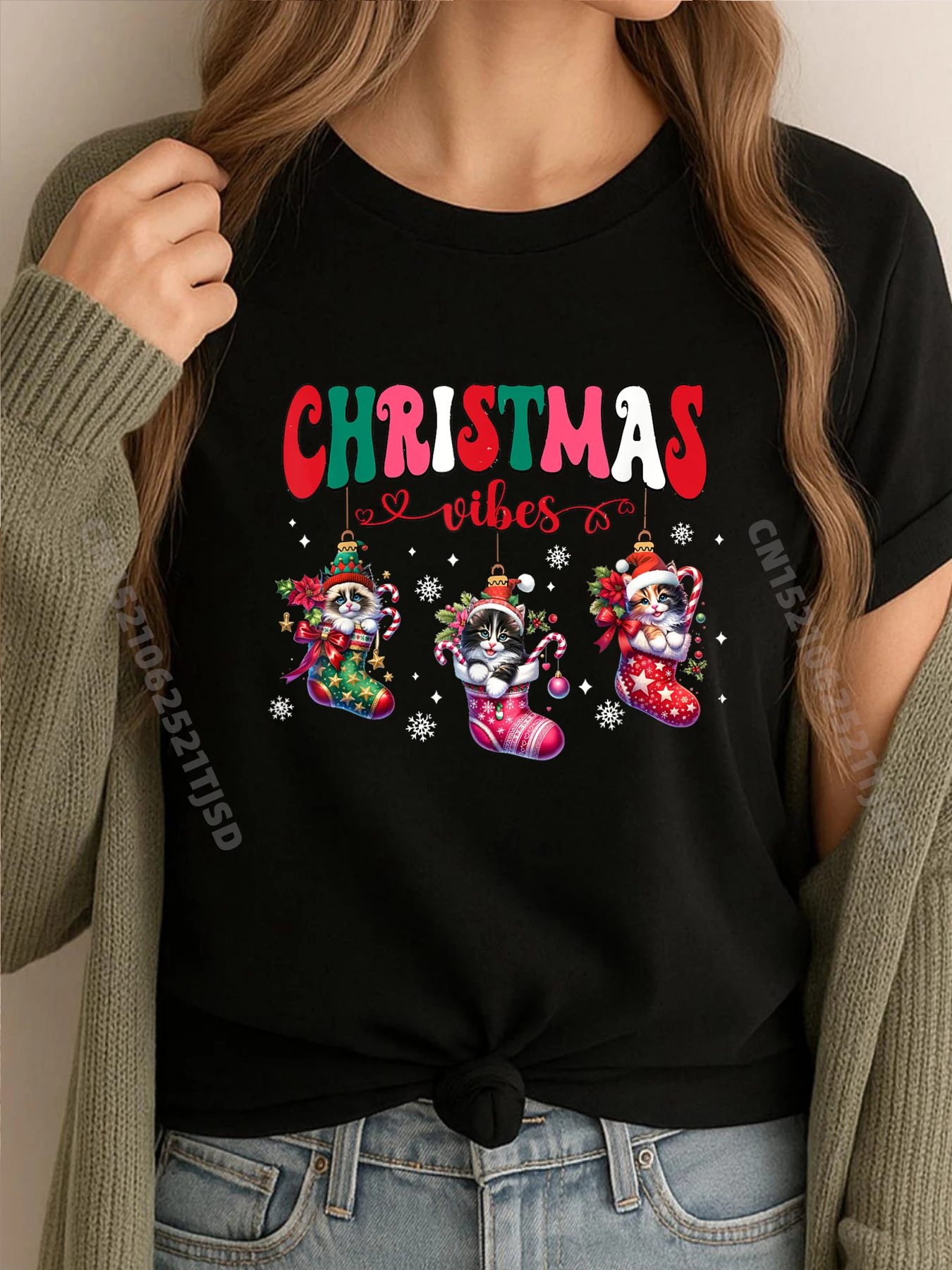 

Санта-кошки в носках Рождественские огни Рождественские вибрации Cat Lover Pj Белая футболка Женская новинка в топах и футболках Веганская