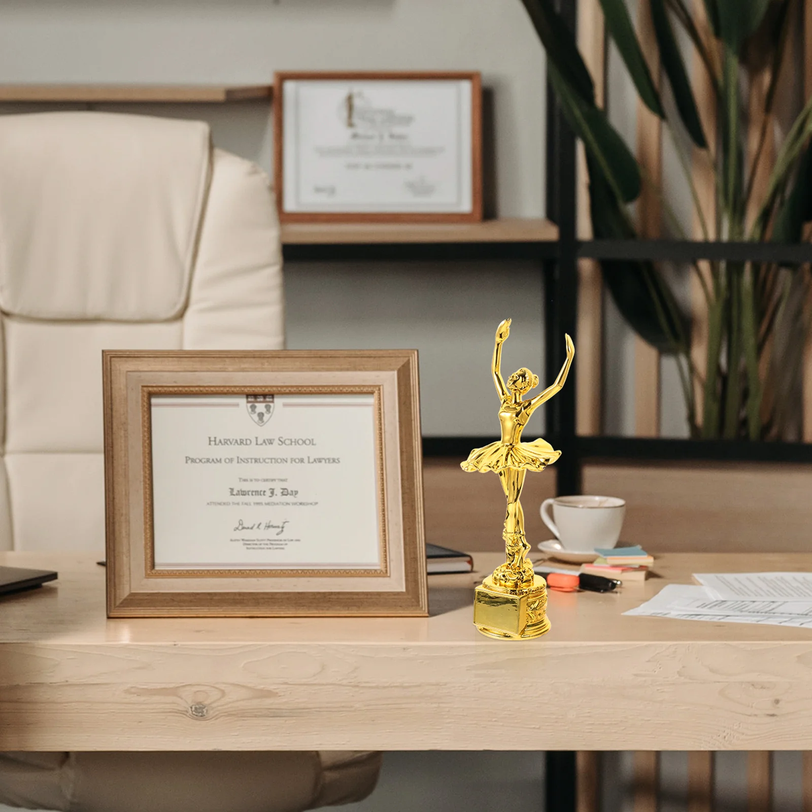 

1pc Ballet Dancer Resin Award Trophy Decor Small Desktop Dance Competition Trophy For Winner Kindergarten Graduation Gifts Team