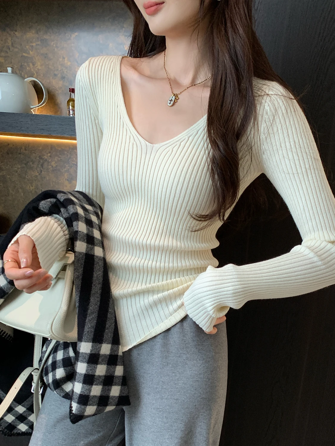 

Early Autumn Slim Fit V-Neck Knitted Base Shirt Women's Inner Wear Pure Desire Youthful Long Sleeve Sweater Knitted Top