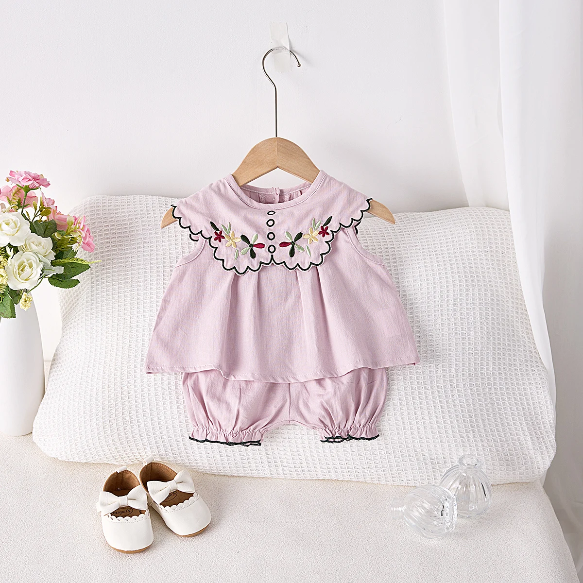 

Nordic embroidery set for girls summer baby girls Korean version sleeveless embroidery top and shorts two-piece set