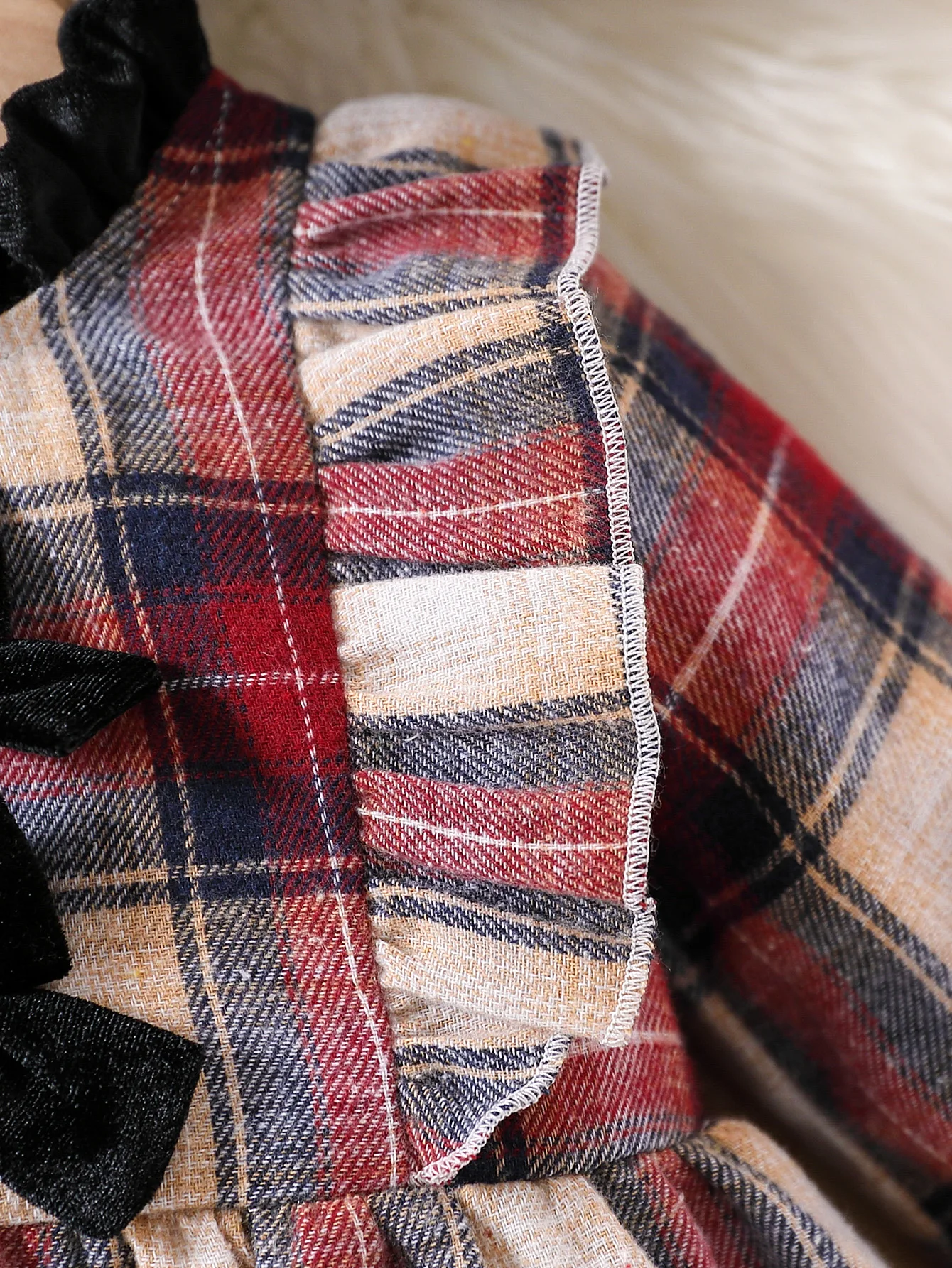 Modisches Kleid mit Karomuster, Spitzenkragen, Schleife am Rücken, unsichtbarem Reißverschluss und langen Ärmeln für Babymädchen (inklusive Hut), Herbst – Detail 7
