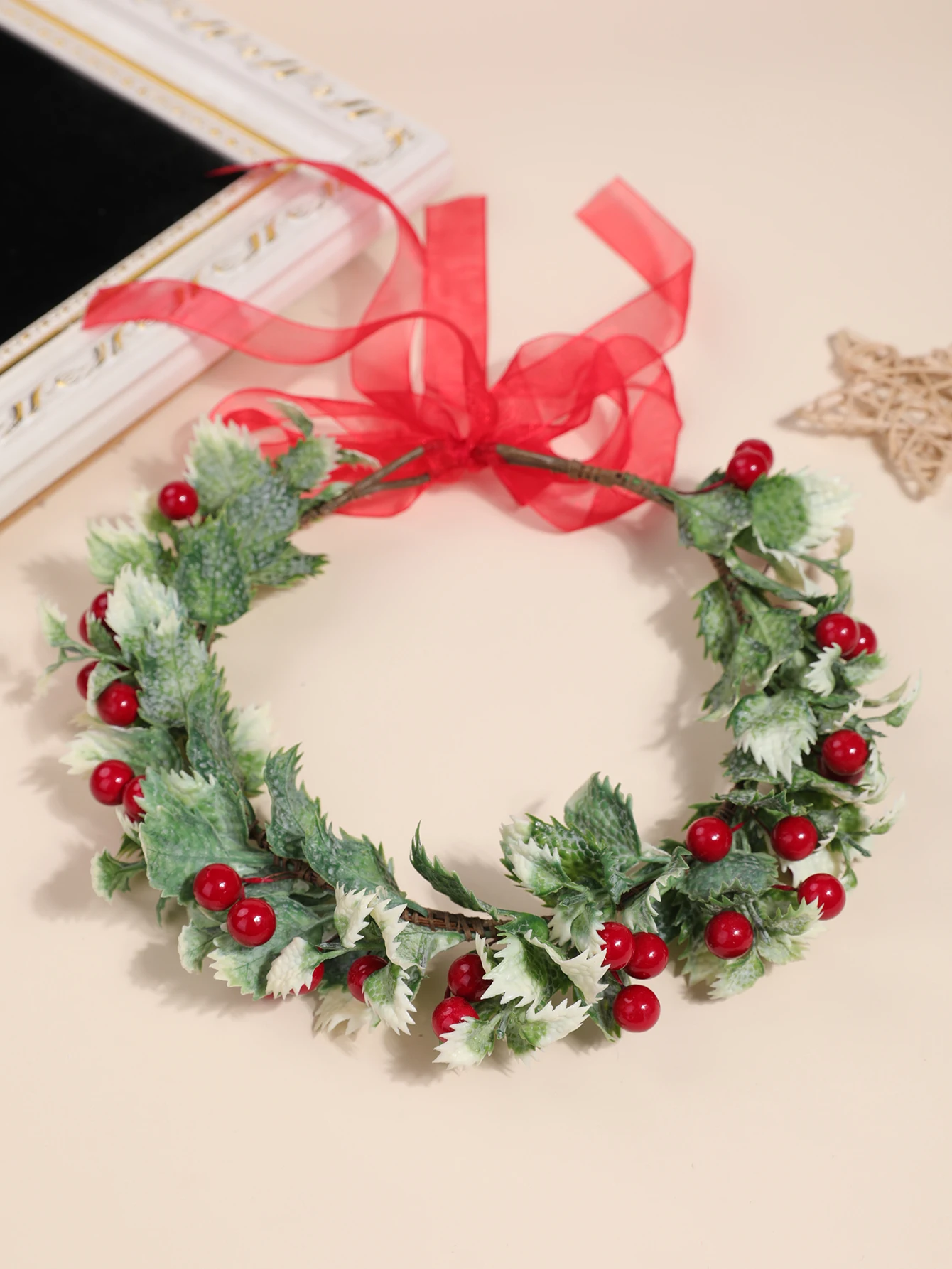 Cross-Border Best-Selling Christmas Red Fruit and Green Leaf Garland, Realistic Holly Berry Hair Accessory, Bride Photo Party