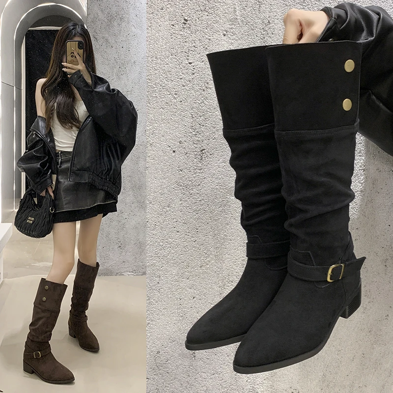 

Новинка 2023 года, женские замшевые кожаные осенние сапоги без шнуровки с двойной металлической пряжкой до колена, повседневные длинные сапоги до колена на толстом среднем каблуке