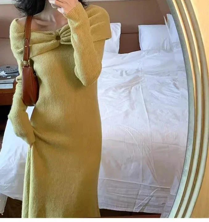 فستان جديد للخريف والشتاء برقبة واحدة بدون أكتاف، قميص نسائي متوسط الطول بطول الركبة، فستان صوفي