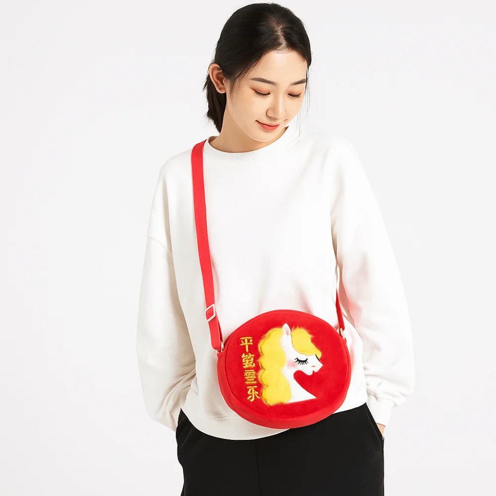 حقيبة Lucky Horse Zodiac Horse Crossbody حقيبة حمراء مغلف على شكل حصان سنة حقيبة نقود كرتونية حمراء Lucky Horse حقيبة سماعة الرأس #5