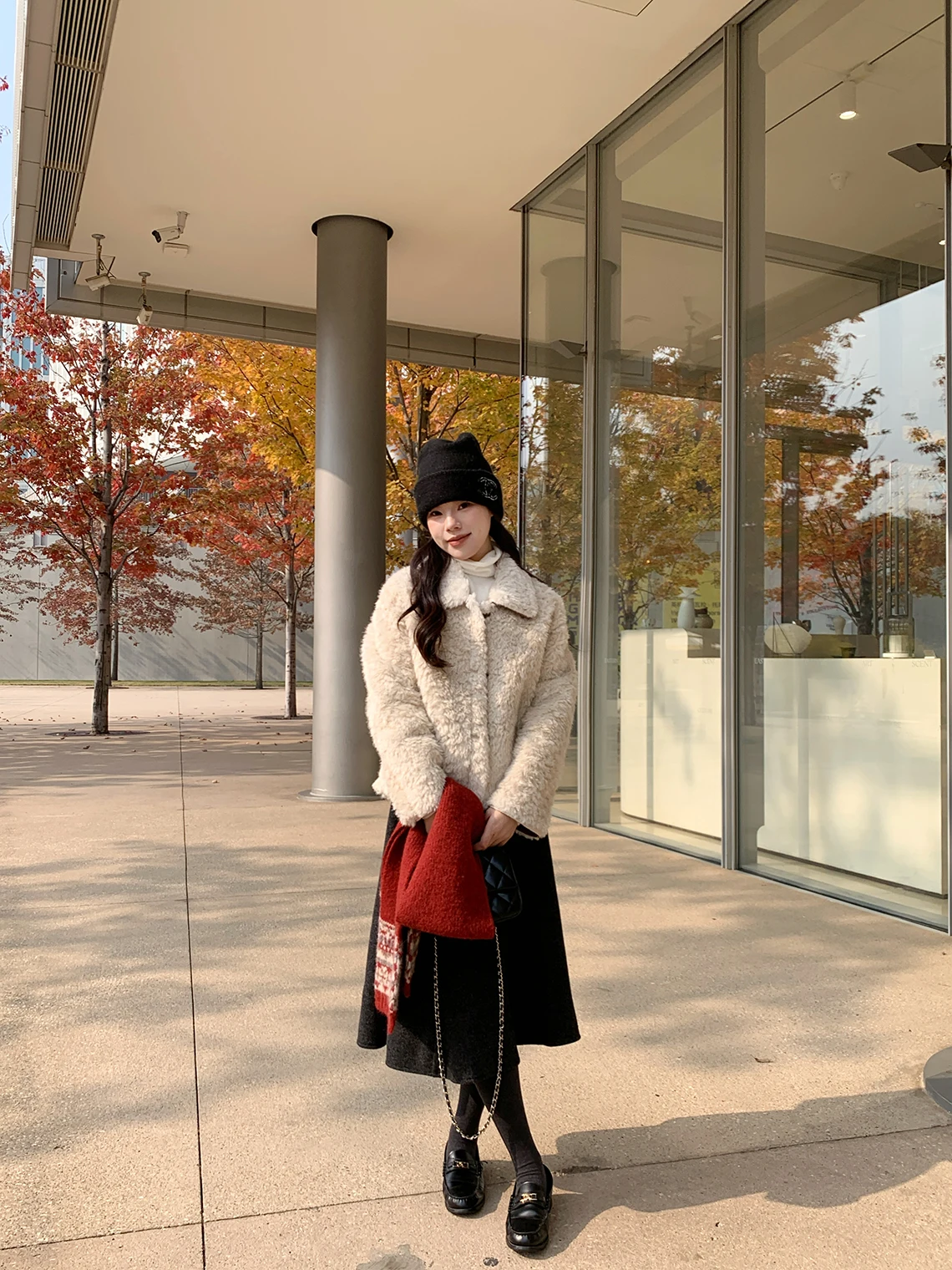 

Женская зимняя теплая куртка из искусственной кожи и меха с воротником из овчины, свободного кроя, с длинными рукавами, цвета арахисового сахара