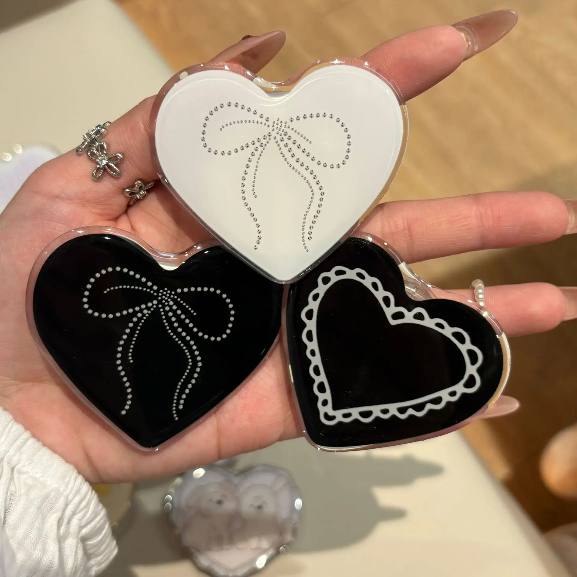 

Ballet Style Love Bow Bracket Is Suitable for Any Mobile Phone Airbag Bracket 3m Glue Paste Lazy Desktop Artifact