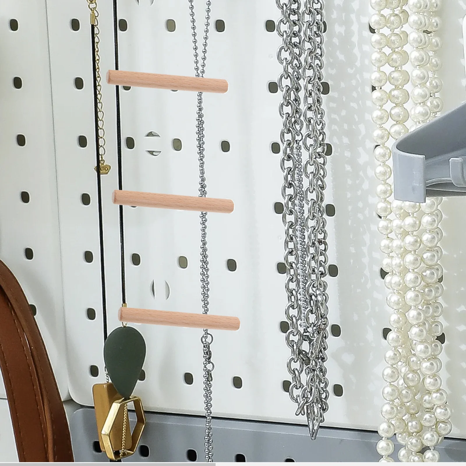 Рисунок 4 - деревянные крючки для перфорированной доски