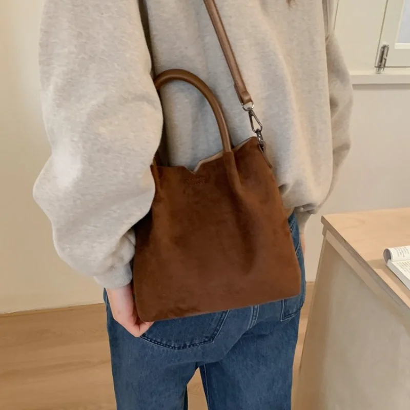 

Women's Casual Style Suede Bucket Handbag, Ideal for Daily Use, School Commute, Weekend Outings & Shopping Hand Bags for Women