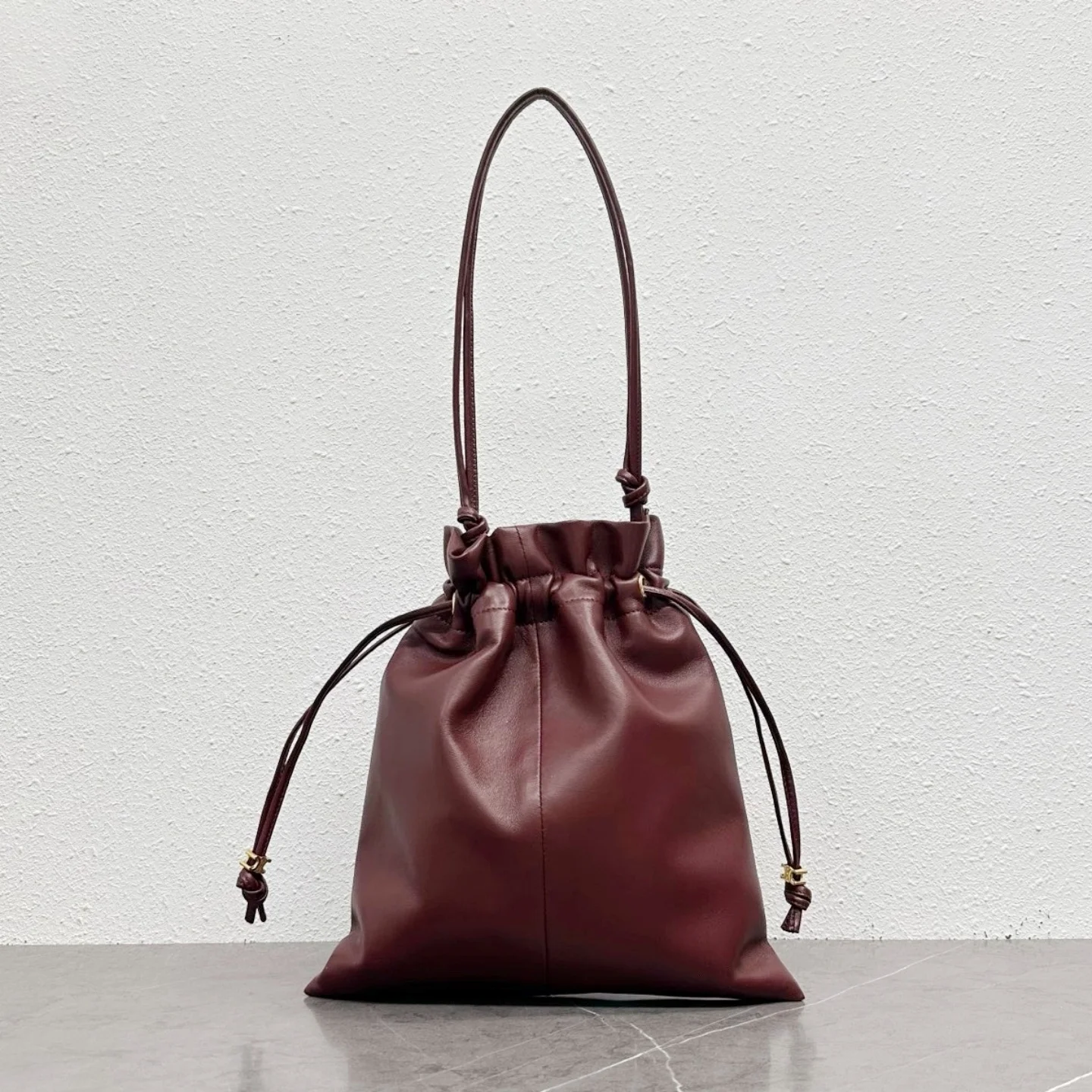 

Мягкая сумка из овечьей кожи для женщин, повседневная сумка через плечо, высококачественная сумка-мешок на шнурке, минималистичный стиль из облачной кожи