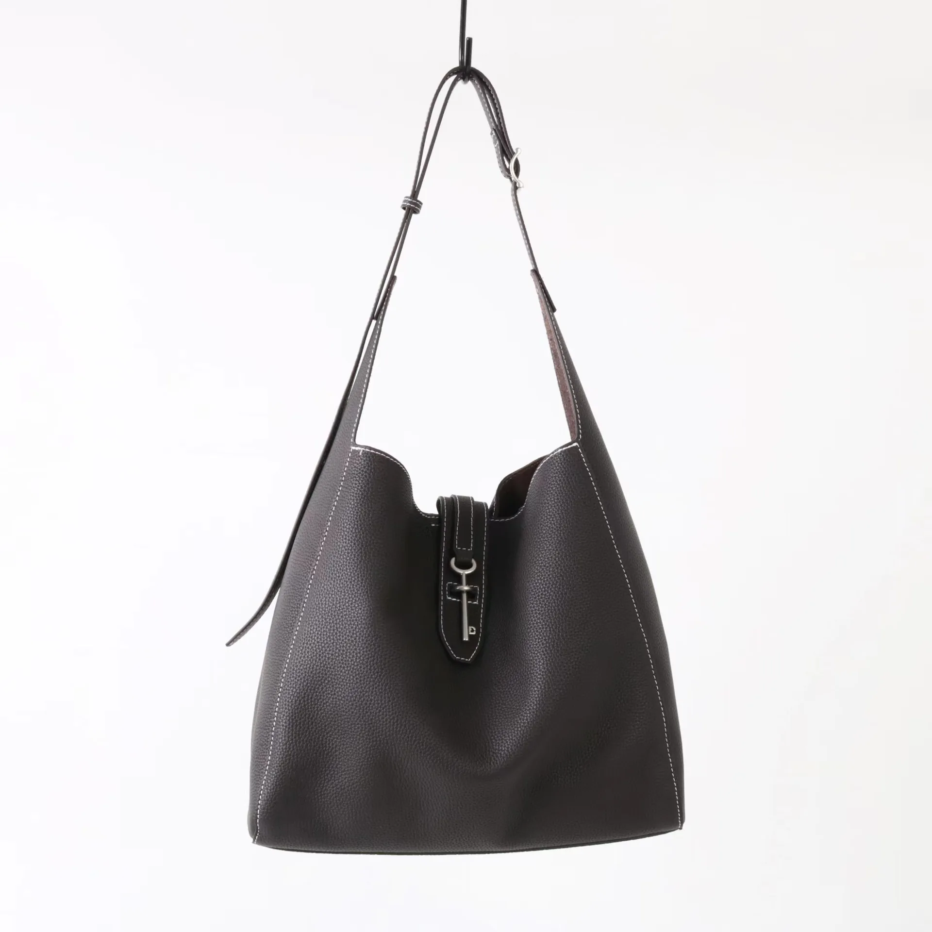 

Top layer cowhide women's underarm bag 2025 new niche design genuine leather large capacity fashion one-shoulder crossbody bag