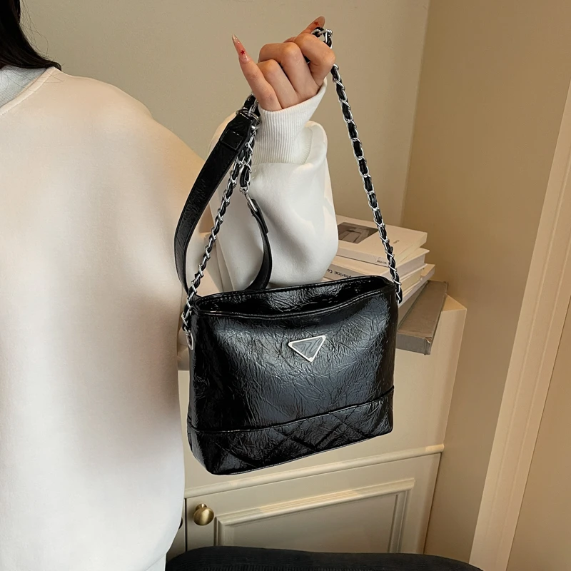 Modna damska skórzana torebka elegancka luksusowa torba na ramię klasyczna designerska listonoszka do stylowego wyglądu