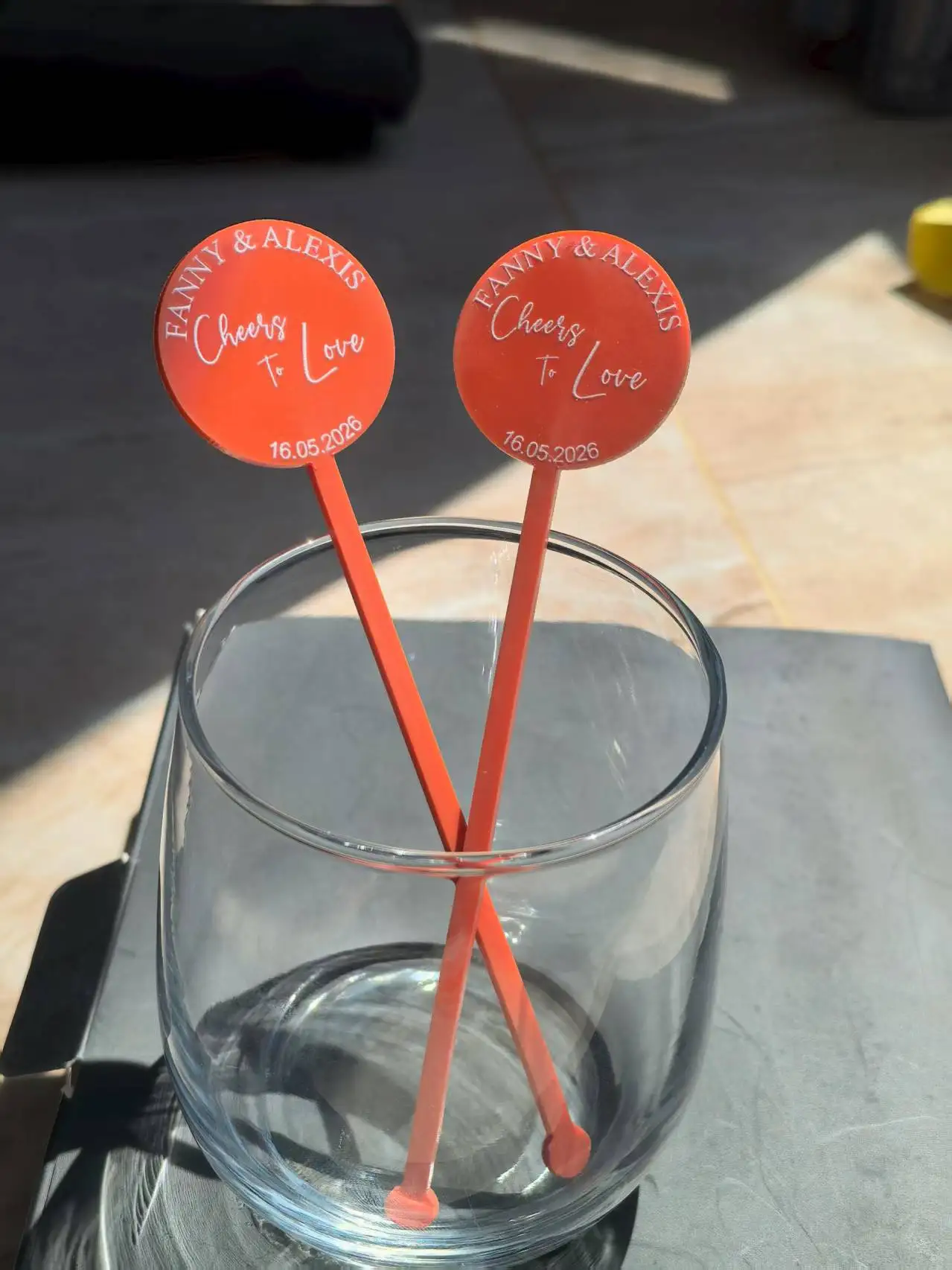 محرك مشروبات الحيوانات الأليفة المخصص، محرك الكوكتيل، هدايا الزفاف، ديكورات الطاولة، أدوات الشرب الأكريليك للحفلات، عصا التحريك التذكارية