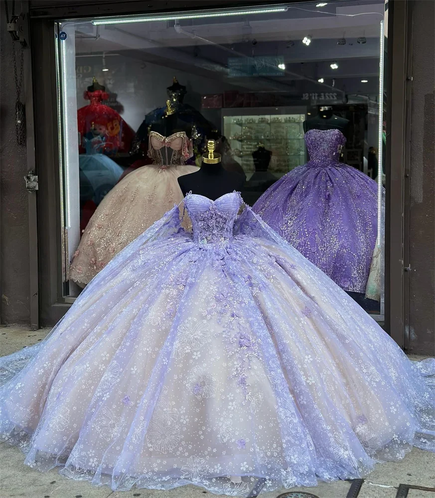 

Luxury Light Purple Lace Quinceanera Dressess 2024 With Cape Butterfly Applique Ball Gowns Sweet 16 Dress Vestidos De 15 Años