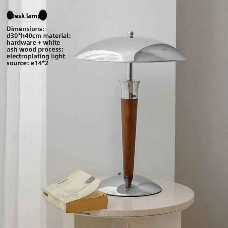 金属製学習デスクランプ、モデルルーム、侘び寂び風ルーム、リビングルーム入り口、無垢材レトロランプ