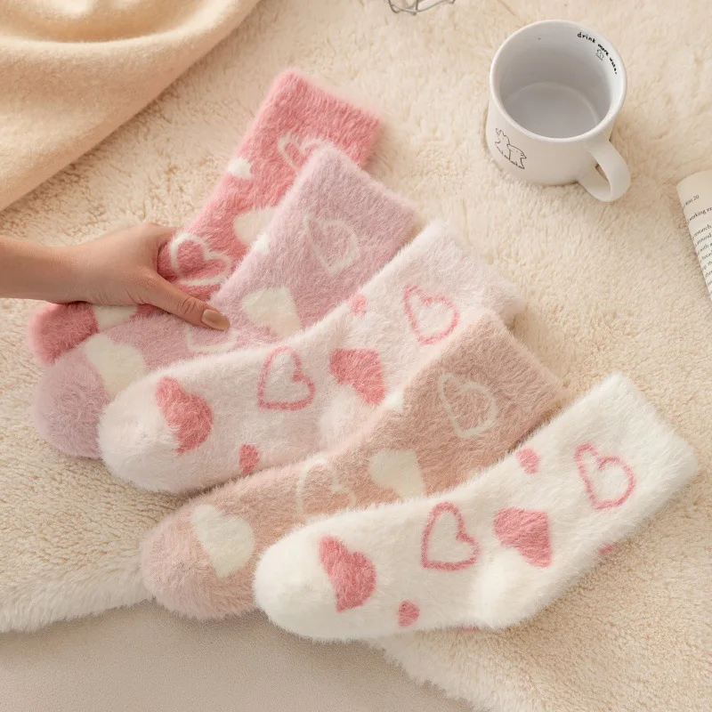 1/5 Paar Love Sweet Socken Damen Herbst Winter Dicker Plüsch Warme Bodensocken Modische vielseitige Damen-Schlafsocken