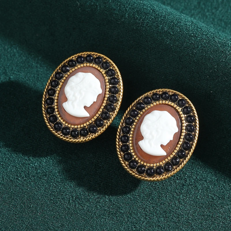 Korean Style Antique Jewelry Oval Shape Embossed Cameo Black Rhinestones Vintage Stud Earrings for Women Retro Accessories 2024