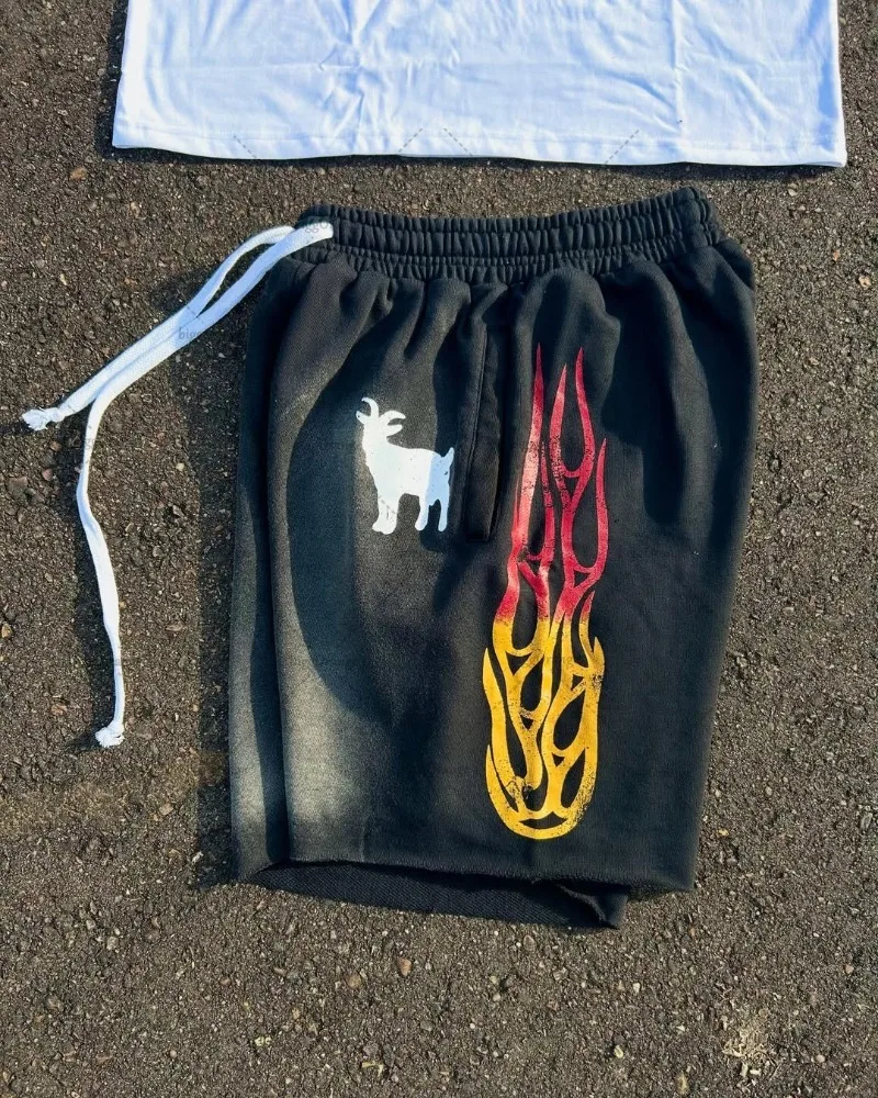 Nuovo Hip-Hop Trendy Streetwear Abito da uomo in due pezzi American Retro Harajuku T-shirt grafica Punk gotico Fiamma Pantaloncini casual larghi