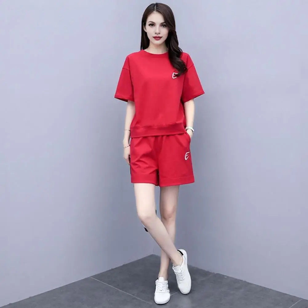 Two-piece set of women's summer plain-colored round-neck short-sleeved T-shirts and shorts for a casual look
