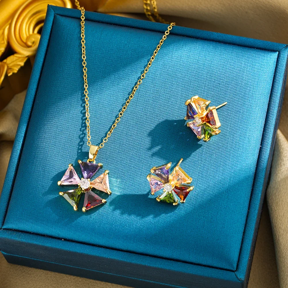 Questo colorato collana da donna in acciaio al titanio presenta un design unico, è alla moda e alla moda, versatile e non sbiadisce