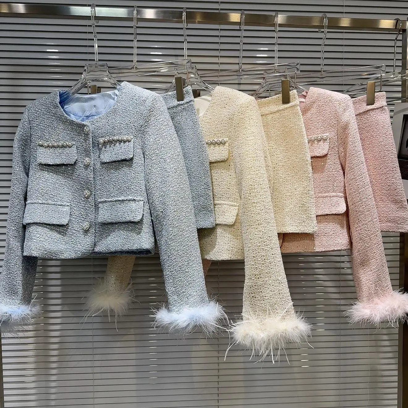 

Winter 2026 New Style Small Fragrance Pearl Embellished Cotton Short Jacket And Skirt Set Thick Tweed Fashion Ensemble