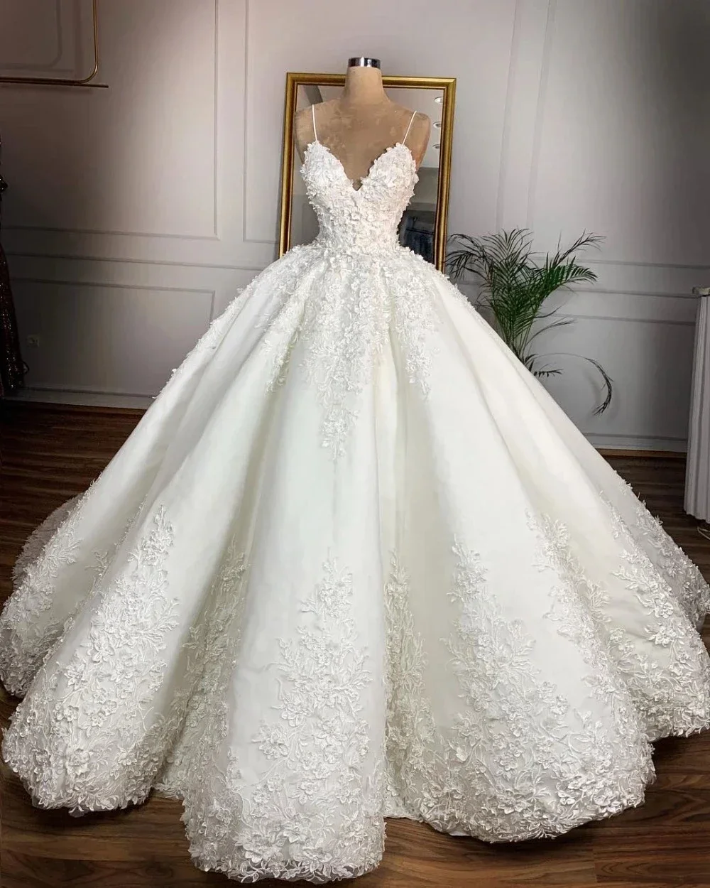 Customized Vintage Lace Wedding Dresses Casamento 3D Flower Sexy V Neck Spaghetti Strap Bridal Gowns Up Plus Size Dress