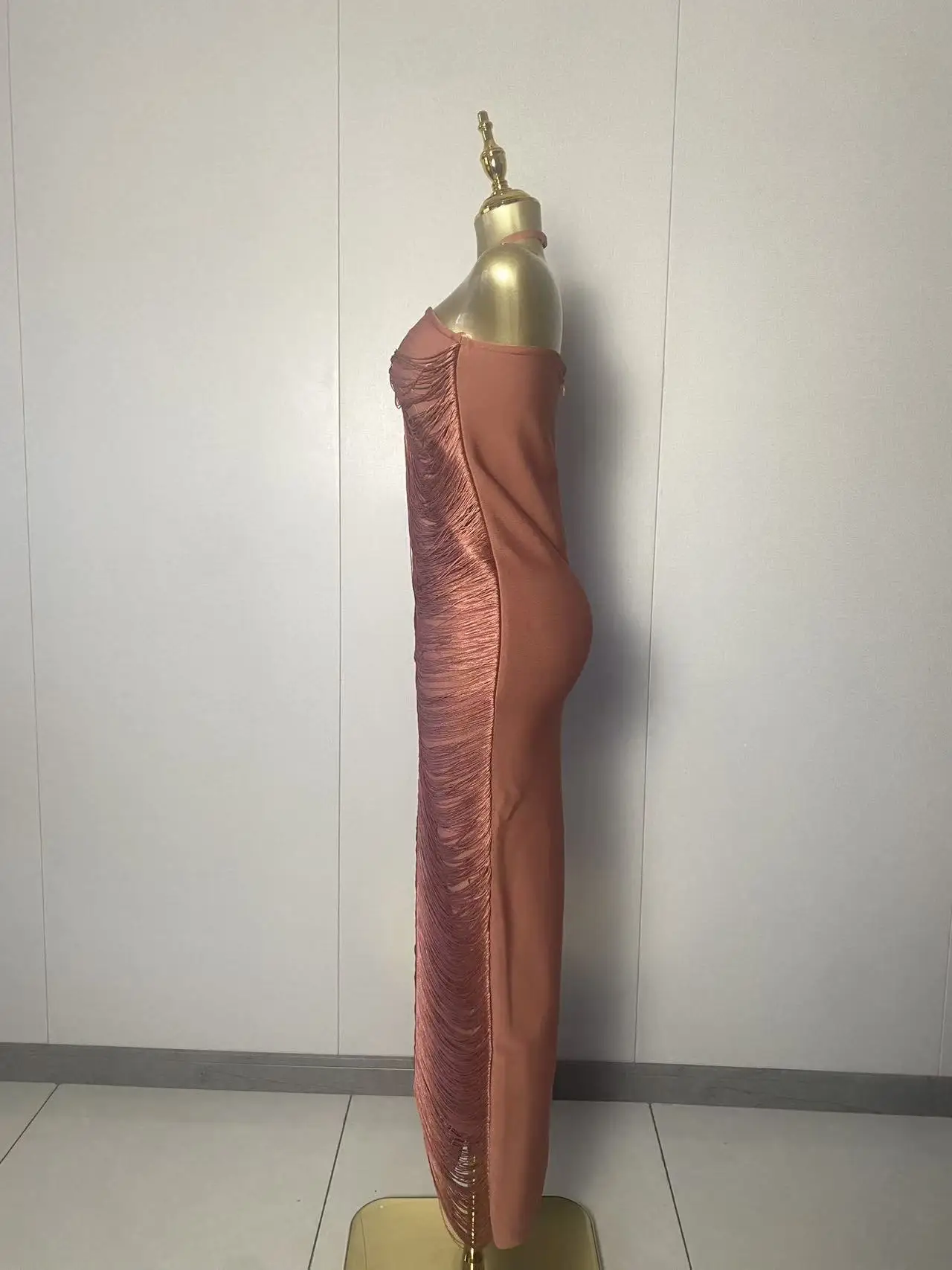 ชุดเดรสทรงบอดี้คอนสีน้ำตาลประดับพู่ห้อยคอแบบหรูหราสำหรับผู้หญิงปี 2025 ชุดเดรสออกงานกลางคืนสุดหรูสำหรับงานเลี้ยงวันเกิดปี 2025