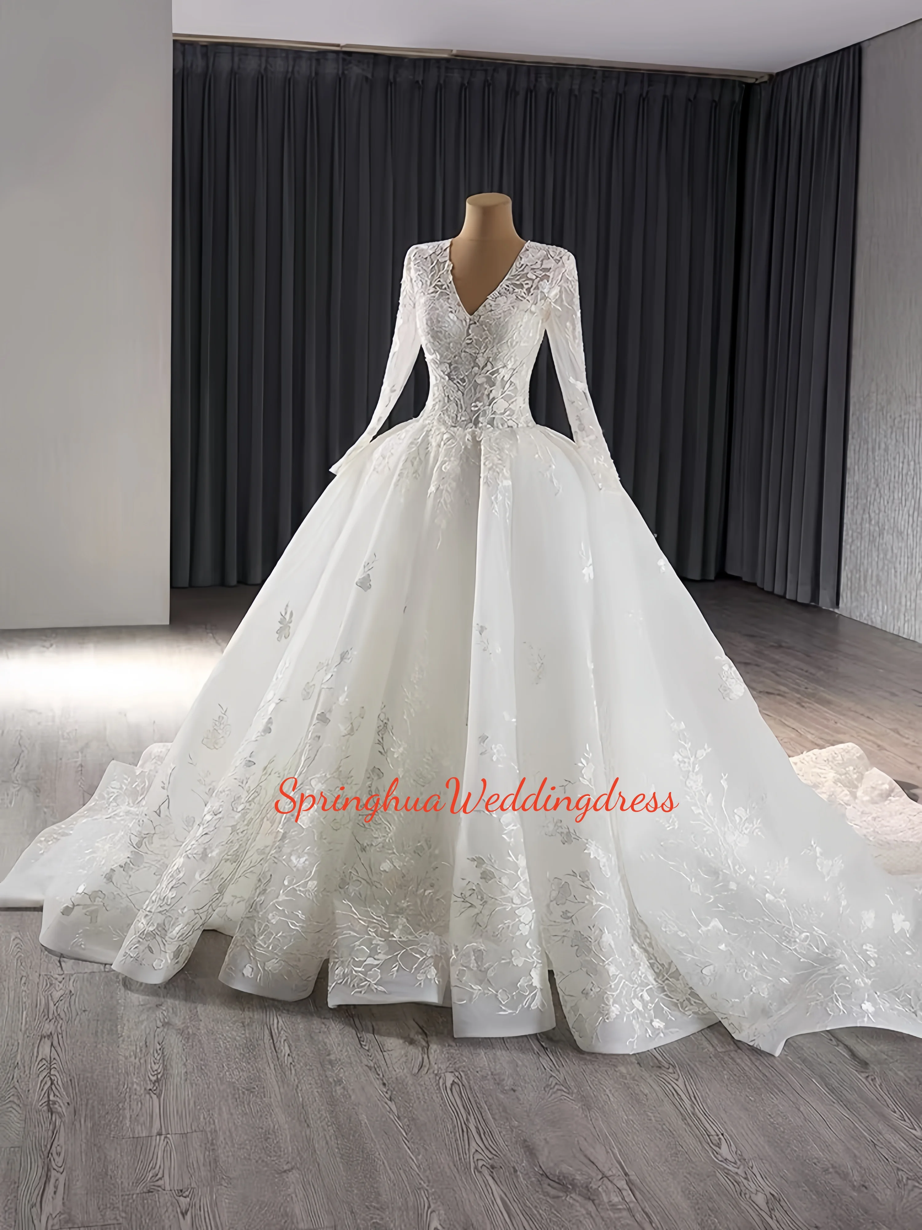 

Custom-made elegant wedding dress for the bride, long-sleeved, high-end, long-tailed, puffy skirt