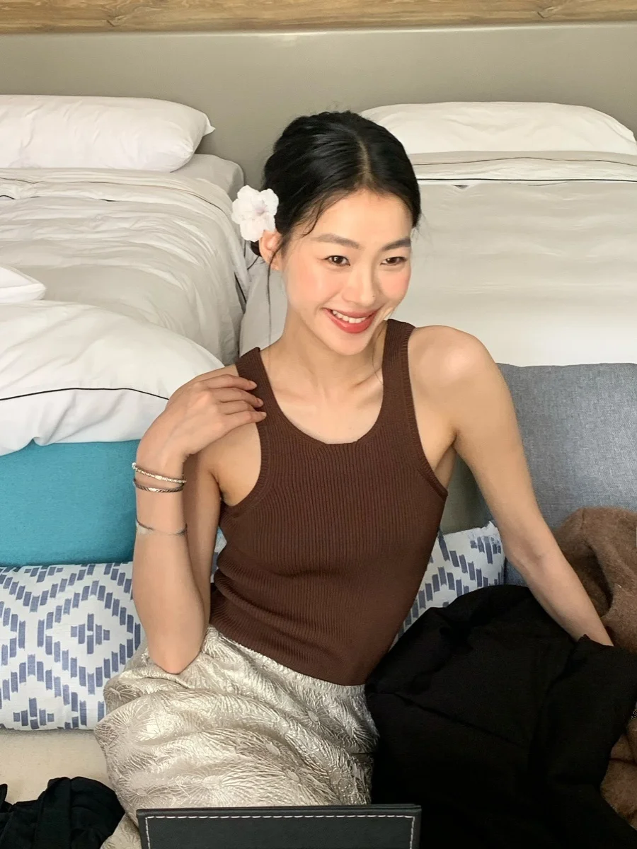 

Женский укороченный топ Lvyezi Early Spring 24 из трикотажа в рубчик на бретельках, облегающий, однотонный, для повседневной носки