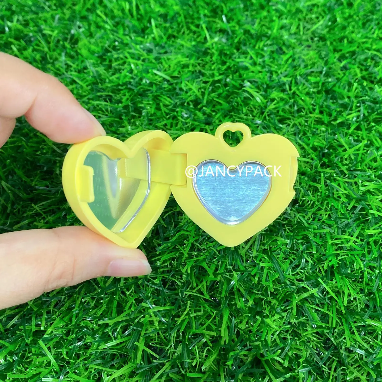 0.4g Keychain Heart Shape Lip Balm Container with Mirror Lip Gloss Blush Makeup Lip Cream Makeup Compact Powder Eye Shadow Case
