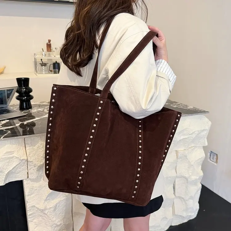 

2025 Women's Retro Suede Tote - Large-Capacity Rivet Design, Underarm Shoulder Commuter Bag