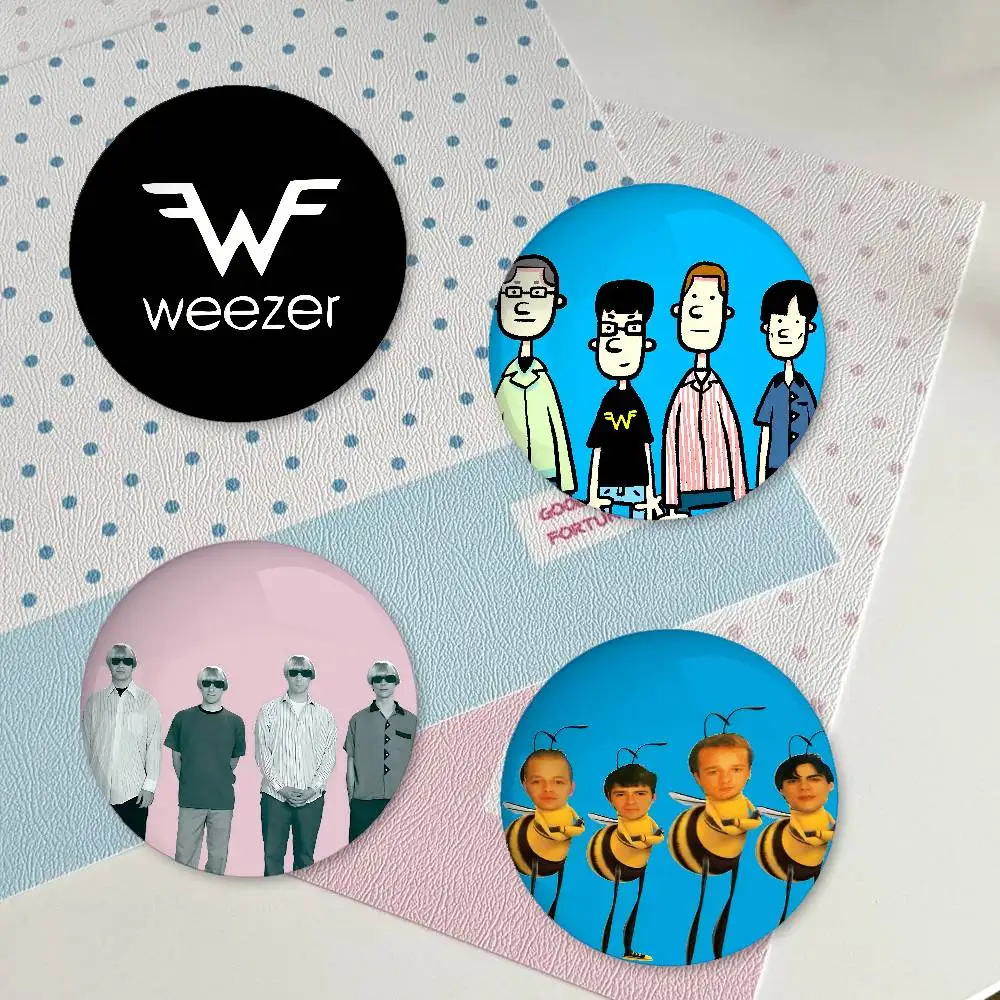 W-Weezer Funny Premium Tinplate Round Lapel Pins: Cute Badge Brooches For Shoulder Bag Accessories, Souvenir Gifts