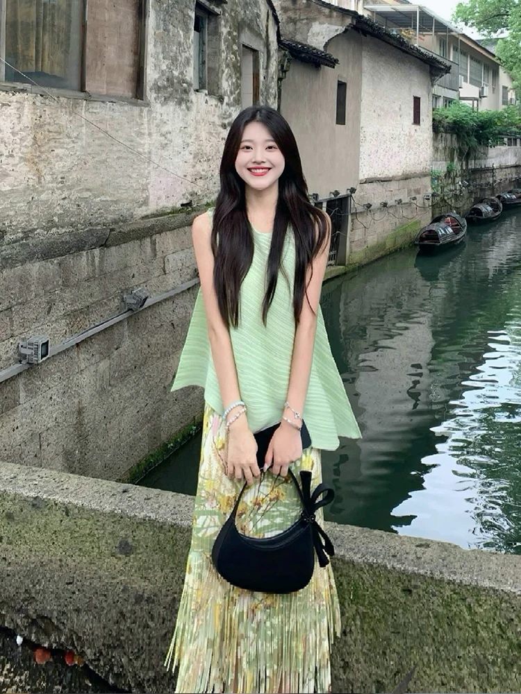 

Summer New Arrival Women's Pure Color Sleeveless Top with Print Tassel Pleated Half-length Skirt Fashionable Commute Style
