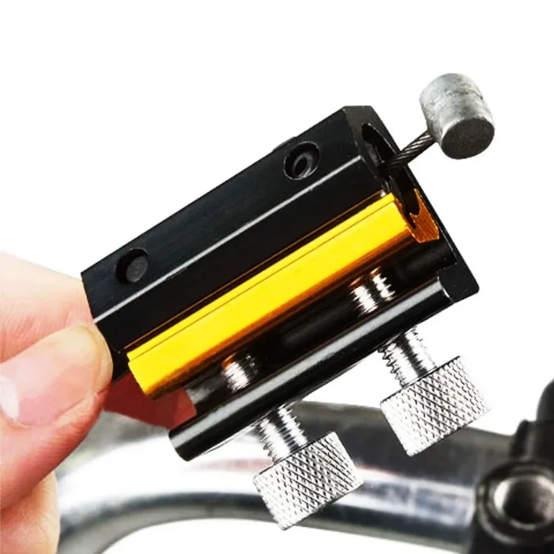 1PC Motorcycle Dual Head Oil Clamp Cable Lubricator Brake Cable Oiler Dirt Bike Motocross Scooters Cleaning Maintenance Tool