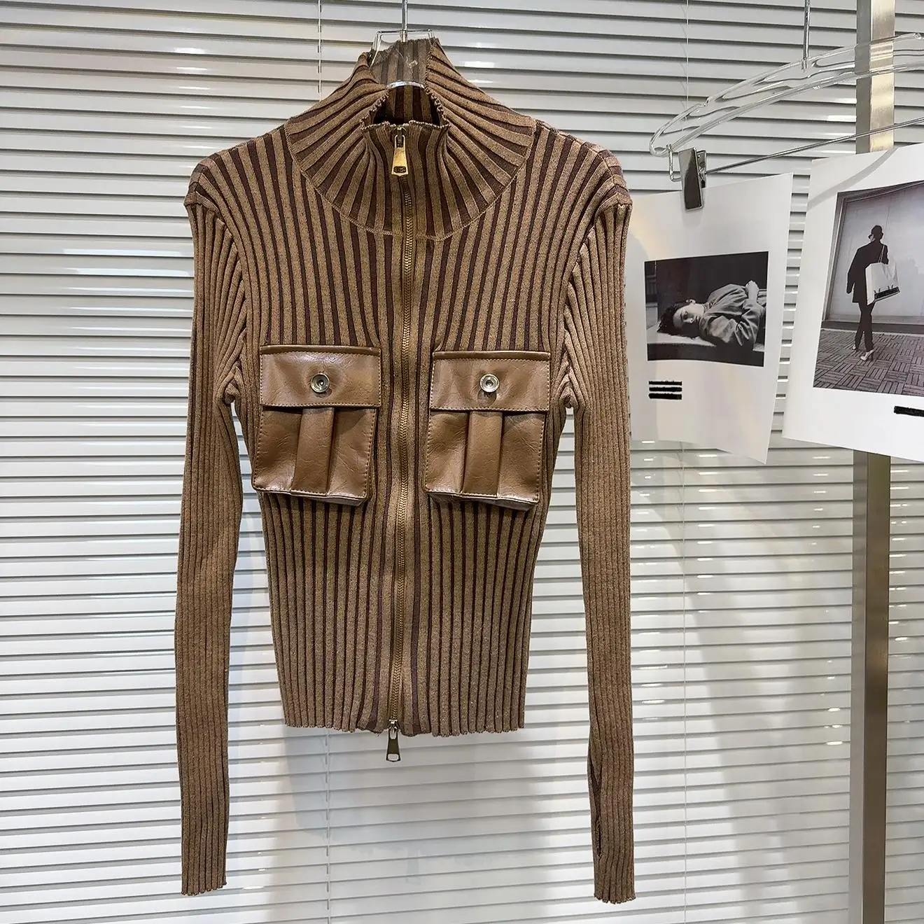 

Модная зимняя новинка 2025 года, рабочая одежда из искусственной кожи, вязаный свитер, открытый кардиган Spicy Girl, длинный свеч на молнии, стандартный крой, женский...