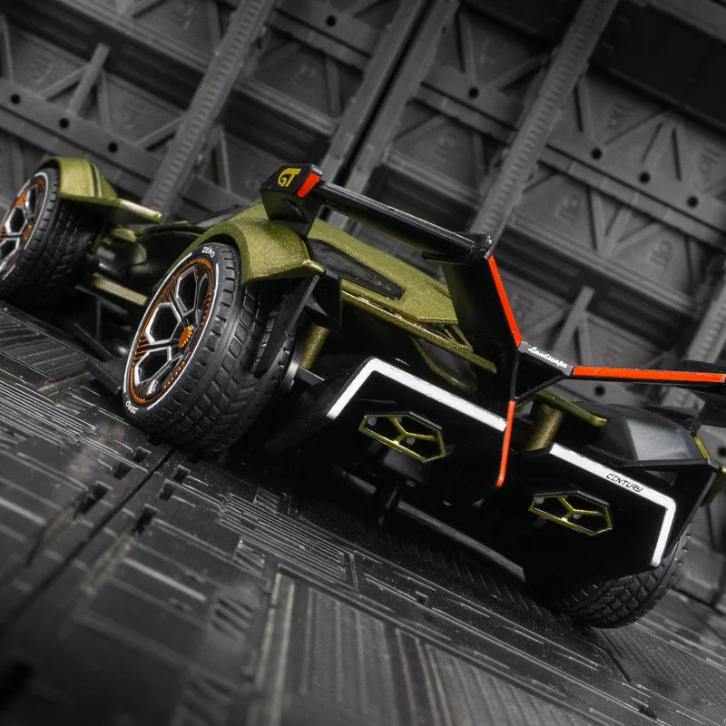 Il modello di auto in lega 1:22 v12 ha una raccolta di funzioni di suono e illuminazione simulate e può essere regalata come regalo di compleanno agli amici