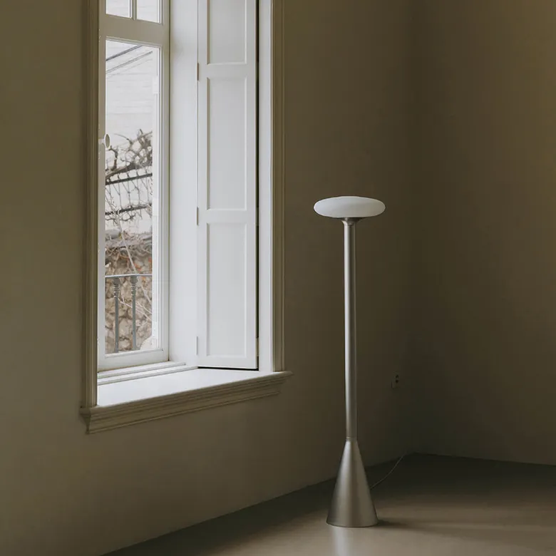Modern Minimalist Light Luxury Scandinavian Style Floor Lamp Living Room Bedroom Sofa Corner Side Ambient Light