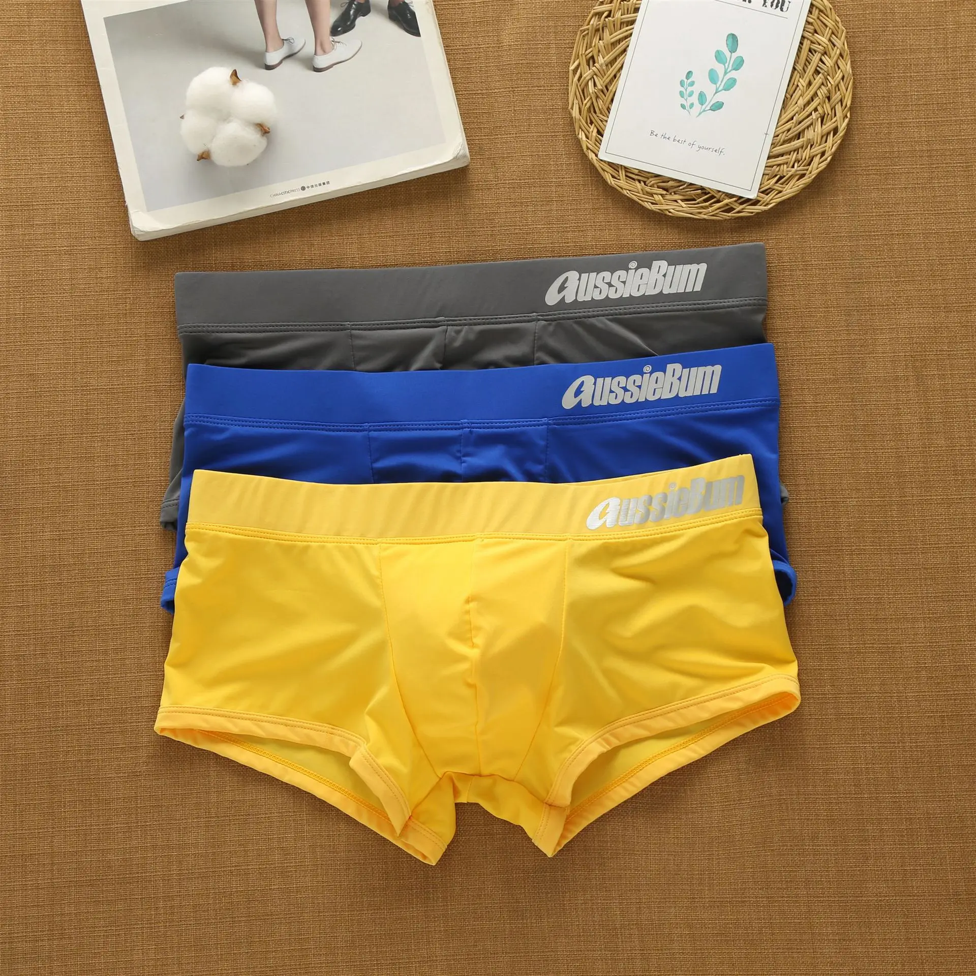 Aussiebum bokserki męskie jednolity kolor mlecznego jedwabiu majtki niskie w talii uniesiony elastyczny trójwymiarowy pasek do komfortowa bielizna