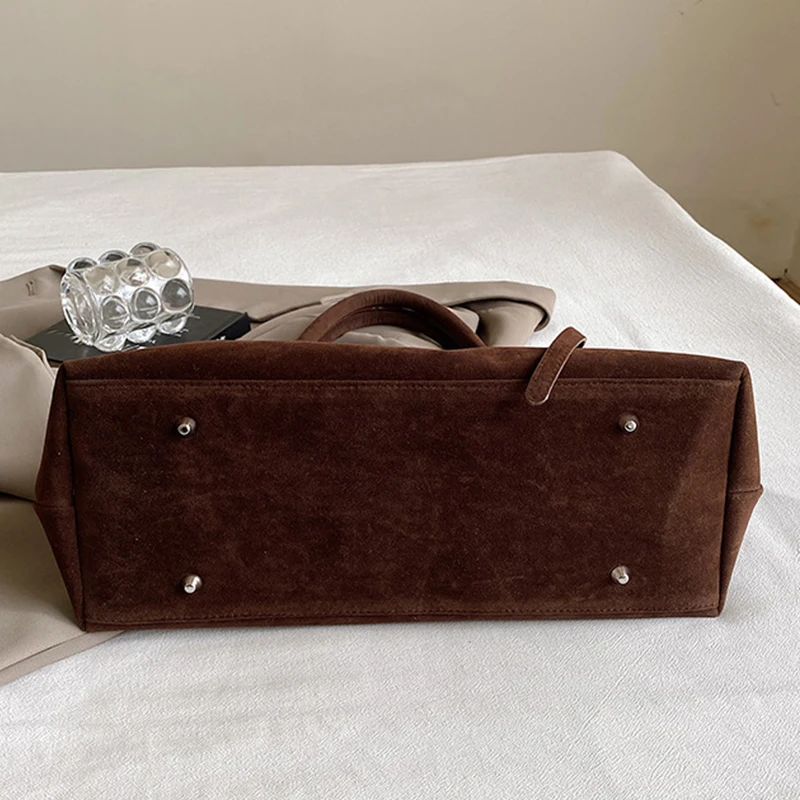 2024 Herbst/Winter Neue Damenhandtasche Modischer Stil Wildleder-Handtasche Vielseitige Hochwertige Umhängetasche für Pendlerinnen – Detail 18