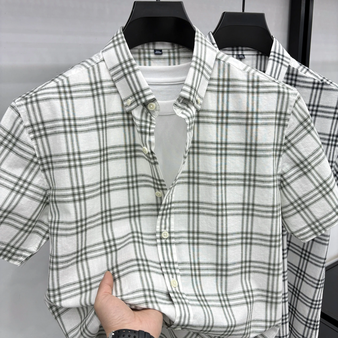 

Летняя мужская рубашка 2026 года из хлопка и льна в клетку, свободного кроя, с коротким рукавом, модная трендовая рубашка с отложным воротником