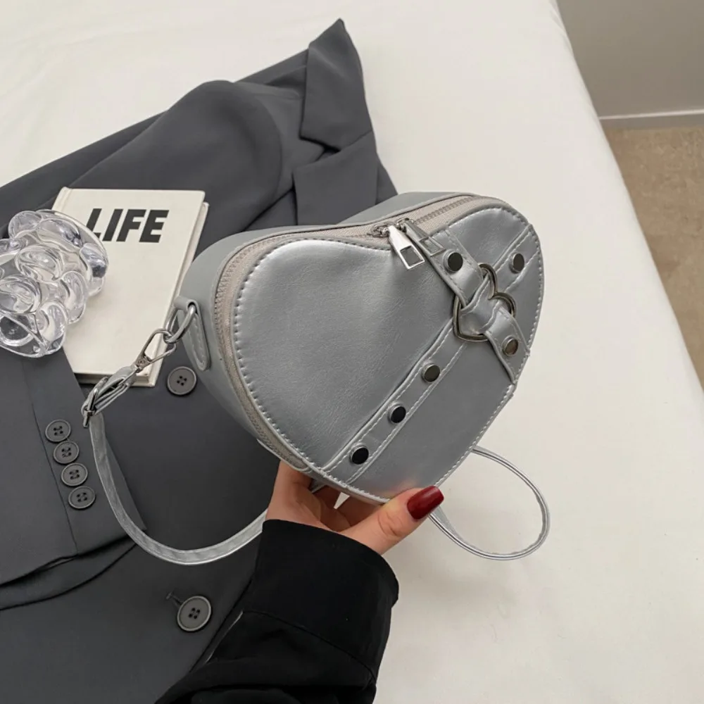 

Винтажная сумка через плечо с новым дизайном Y2k в форме сердца, однотонная маленькая сумка JK с цепочкой и заклепками, кожаная сумка в стиле Харадзюку, женская сумка-тоут