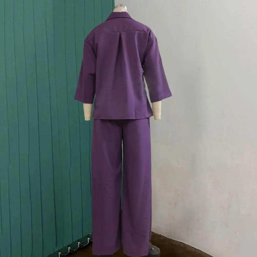 

Комплект из смеси хлопка и льна. Стильный женский наряд из двух предметов из хлопка и льна с топом с длинными рукавами. Широкие брюки для домашней одежды.