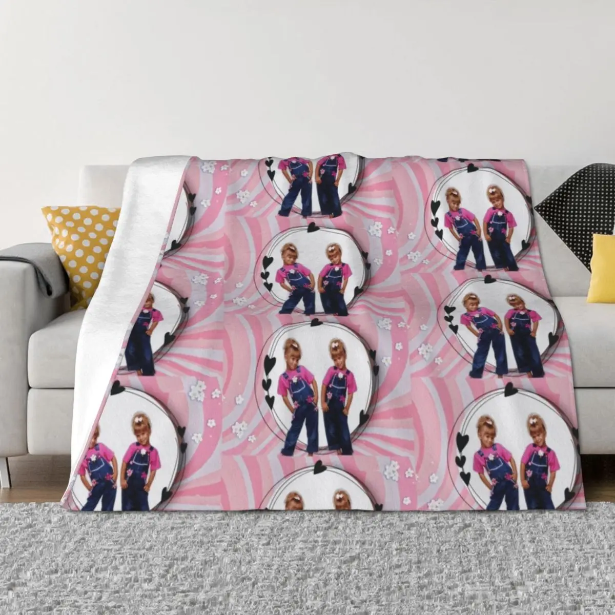 

Mary Kate and Ashley olsen twins cute for kids Throw Blanket Bed Fashionable Custom cosplay anime Luxury Blankets