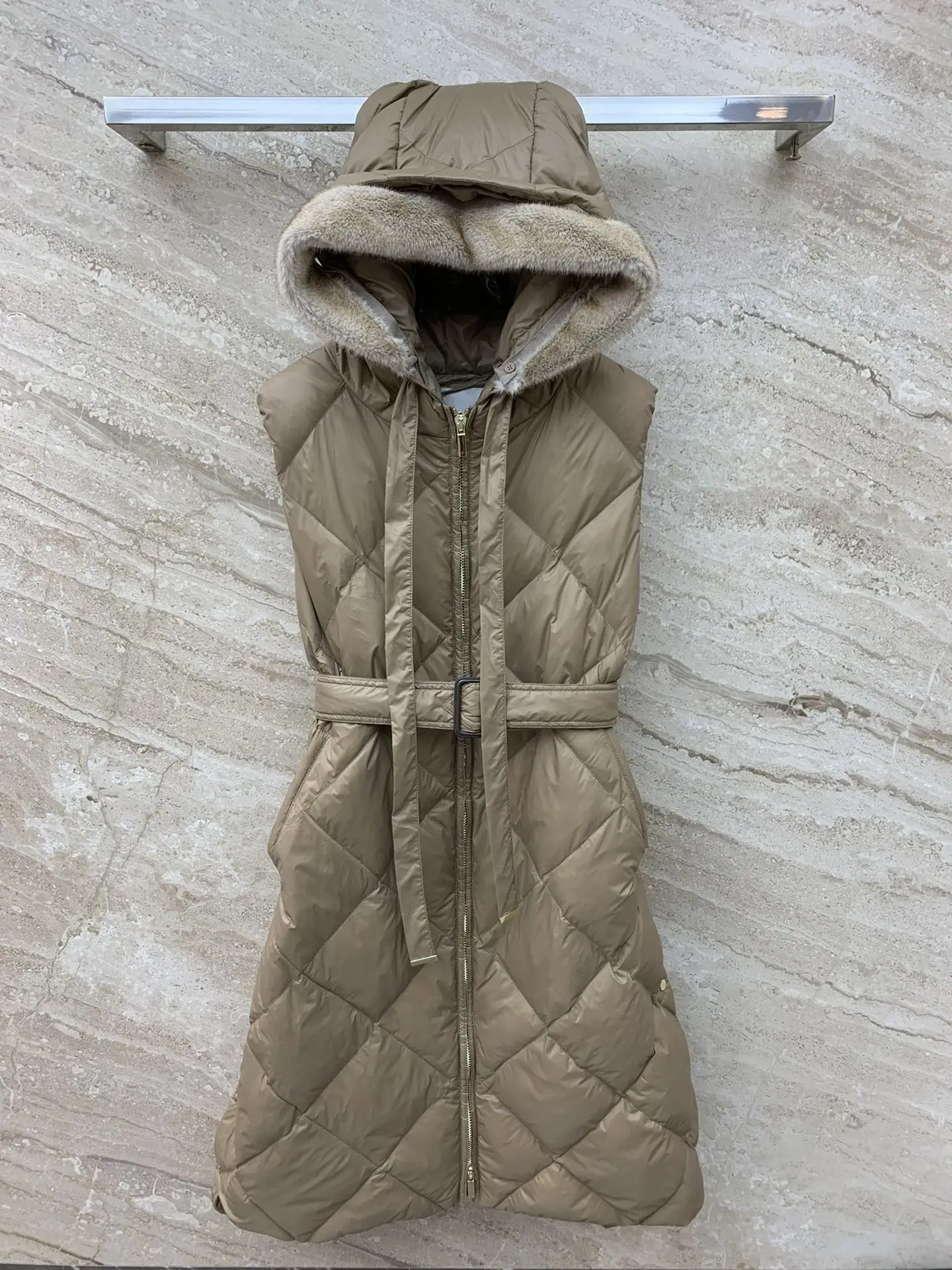 ملابس نسائية لعام 2025 بياقة صوف قابلة للفصل سترة طويلة للأسفل سترة خريف وشتاء جديدة 1027