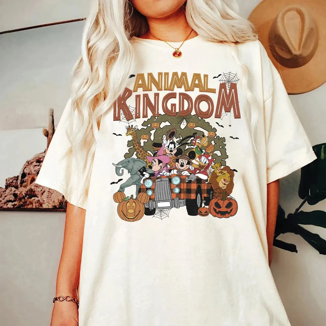 

2025 Summer New Retro Mickey and Friends Animal Kingdom Shirt Halloween Match Shirt Wildlife Park Ghost Season Shirt