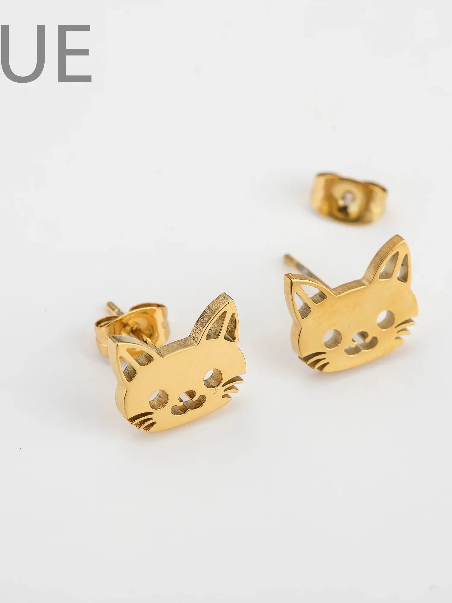 Houwu-pendientes de tuerca de acero inoxidable para bebé, aretes chapados en oro, antialérgicos, pequeños, bonitos, con tornillo trasero de Hello Kitty