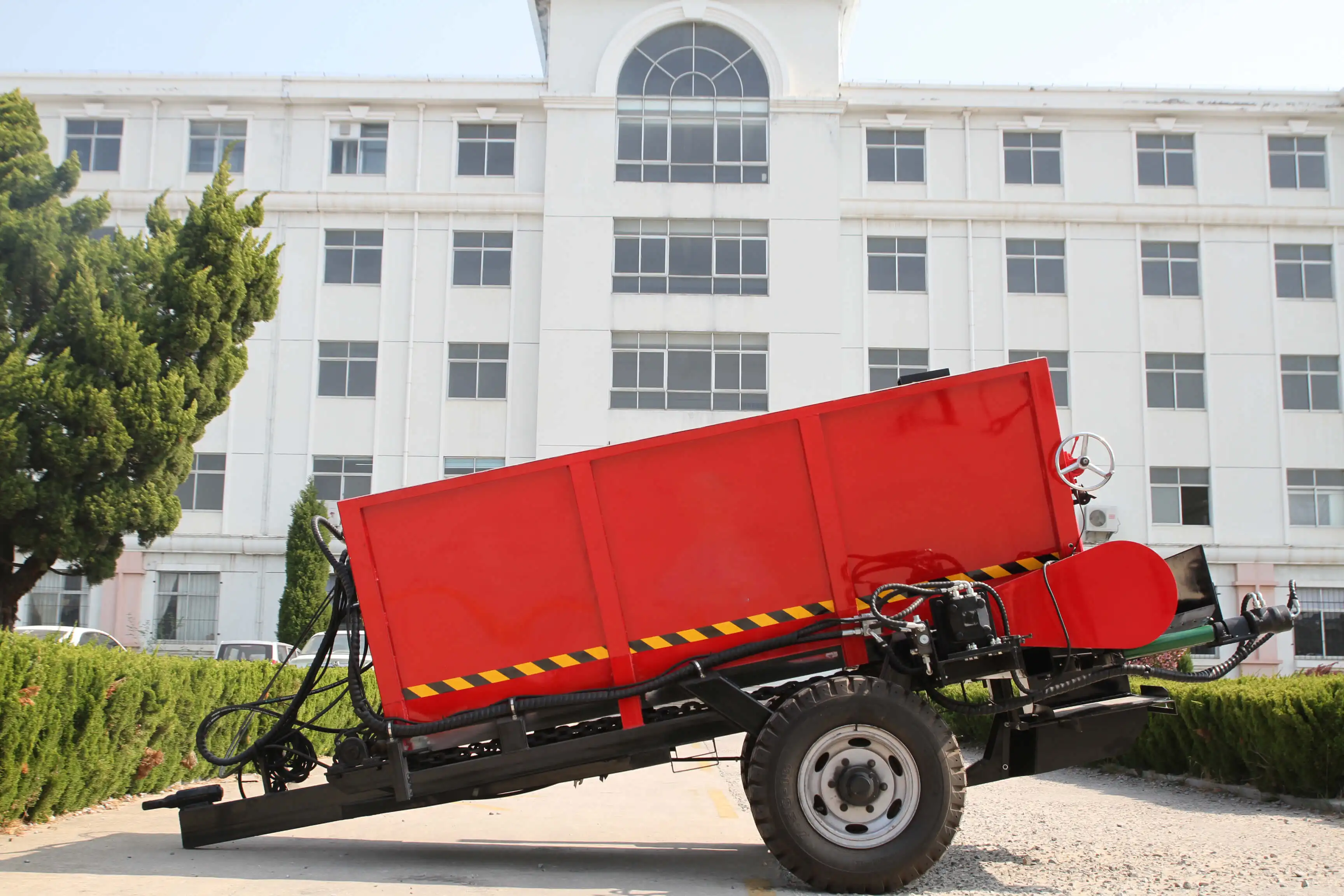 Fertilizer Applicator Manufacturers Max Load 4000kg Agriculture Orchard Multifunctional Manure Fertilizer Spreader