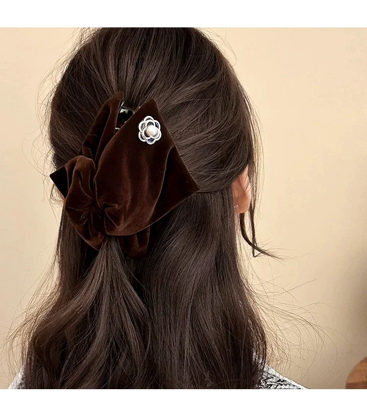 Damen-Dreiecksclip aus Wildleder mit Metall-Rosettenverschluss – eleganter Pferdeschwanz-Clip für den Alltag/Party – Detail 9