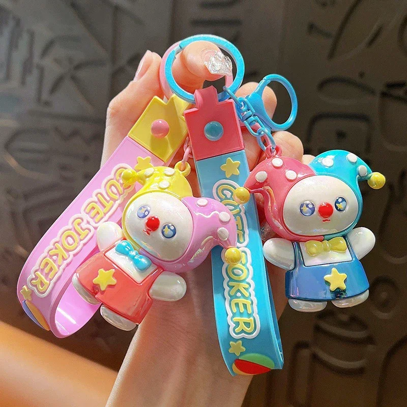 クリエイティブなピエロペンダント、かわいいメッキカラー、マッチするキーチェーン、繊細なカップルの車のキーチェーン、バックパックペンダント